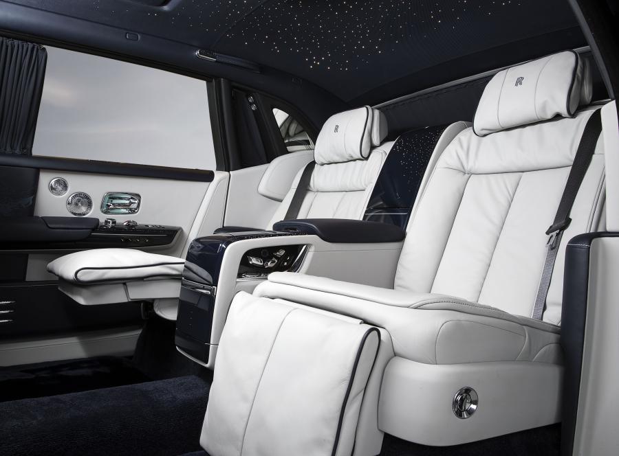 Интерьер Rolls-Royce Phantom EWB Whispered Muse 2018 года  (фото 3 из 7)